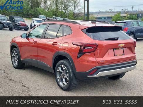 Used 2024 Chevrolet Trax LT FWD image 3