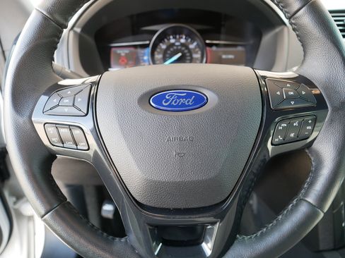 Used 2017 Ford Explorer XLT w/ Equipment Group 202A AWD/4WD image 25