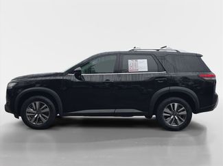 Used 2023 Nissan Pathfinder SL video 2