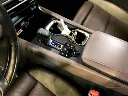 Certified 2025 Lexus RX 450h Luxury w/ Convenience Package image 17