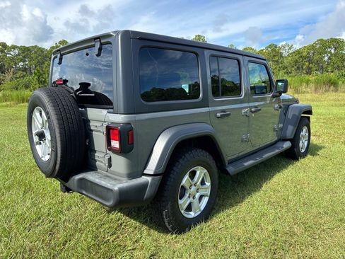 Used 2019 Jeep Wrangler Unlimited Sport S image 3