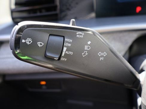 Used 2025 Volkswagen Tiguan S AWD/4WD image 32