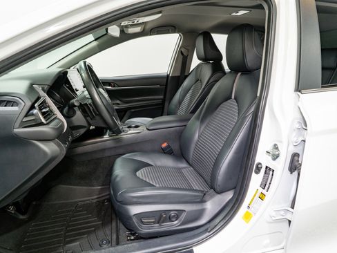 Used 2024 Toyota Camry SE image 15