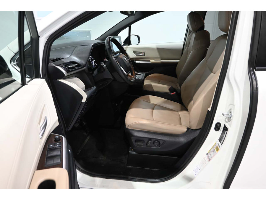 Used 2021 Toyota Sienna XLE AWD/4WD image 14