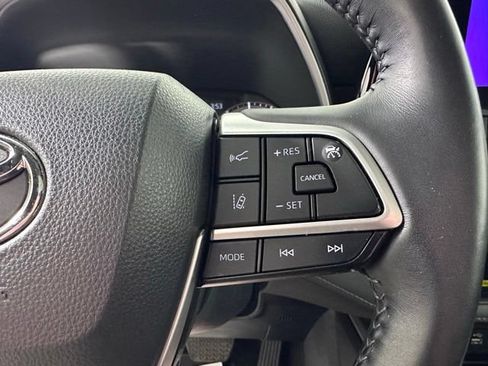 Used 2023 Toyota Highlander XSE AWD/4WD image 28