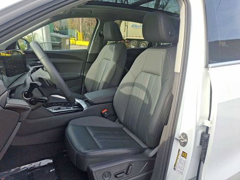 Certified 2025 Audi Q5 Premium w/ Convenience Package image 11