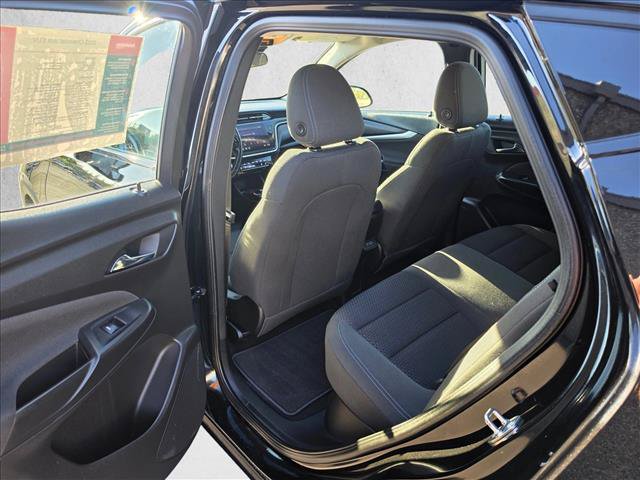 Used 2022 Chevrolet Bolt EUV LT w/ Comfort Package FWD image 17