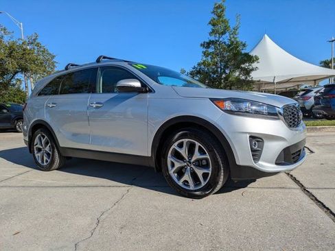 Used 2019 Kia Sorento EX image 2