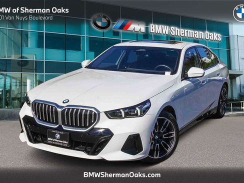Used 2025 BMW 530i w/ M Sport Package image 1