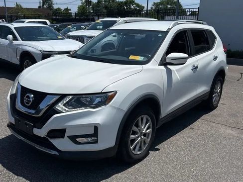 Used 2017 Nissan Rogue SV AWD/4WD image 1