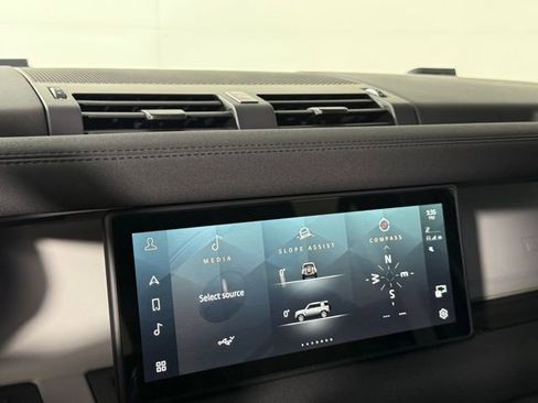 Used 2023 Land Rover Defender 110 S image 17