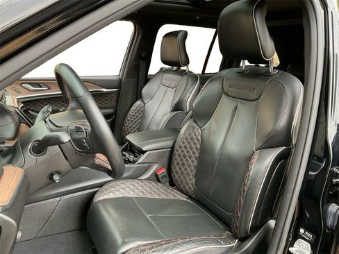 Used 2023 Jeep Grand Cherokee Summit image 27