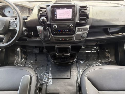 Used 2024 RAM ProMaster 2500 w/ Convenience Group FWD image 13