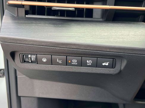 Used 2025 Nissan Ariya Platinum image 22