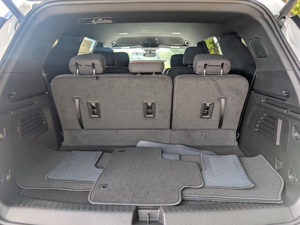 New 2027 Chevrolet Traverse LT FWD image 5