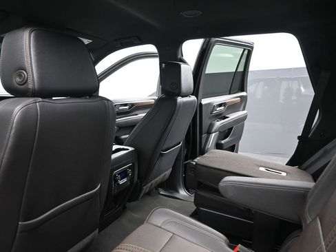 Used 2025 Chevrolet Tahoe High Country image 25