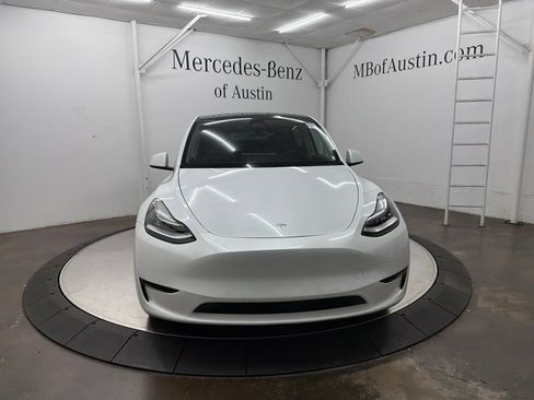 Used 2022 Tesla Model Y Long Range AWD/4WD image 2