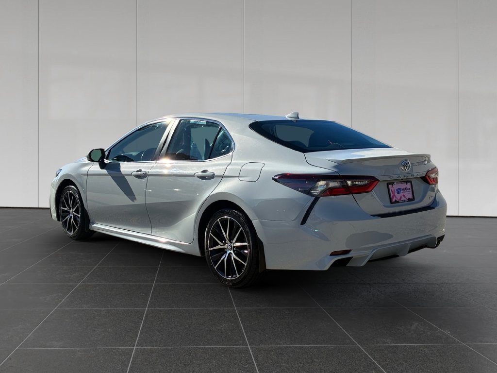 Used 2024 Toyota Camry SE w/ Cold Weather Package FWD image 3