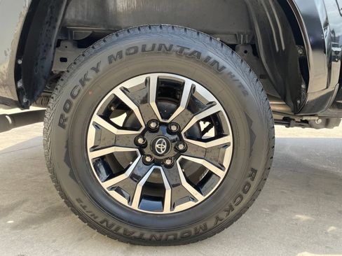 Used 2023 Toyota Tacoma TRD Sport AWD/4WD image 29