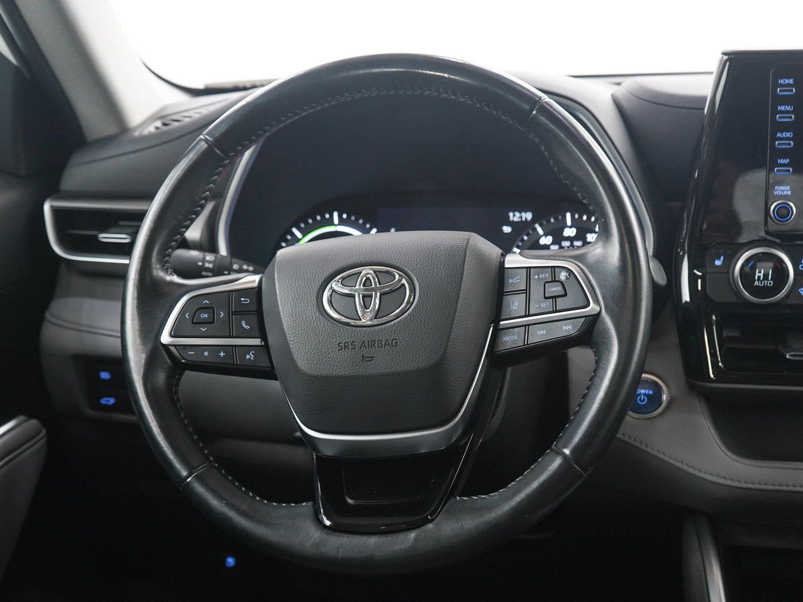 Used 2021 Toyota Highlander XLE AWD/4WD image 18