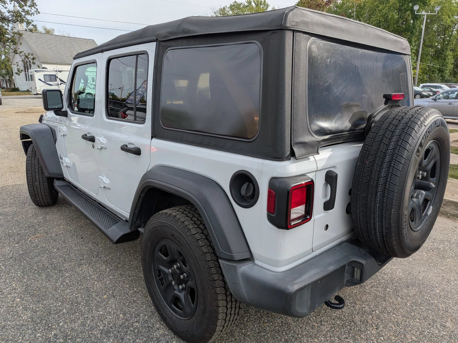 Used 2018 Jeep Wrangler Unlimited Sport AWD/4WD image 3