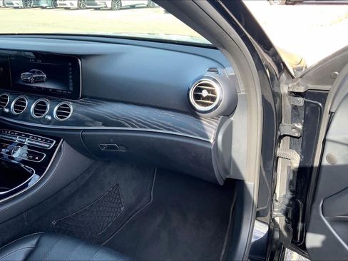 Used 2017 Mercedes-Benz E 300 image 18
