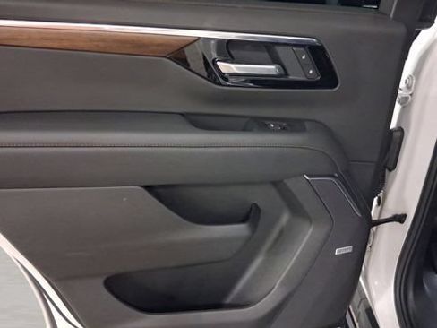 Used 2025 Chevrolet Tahoe High Country AWD/4WD image 26