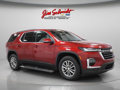 Used 2023 Chevrolet Traverse LT image 2
