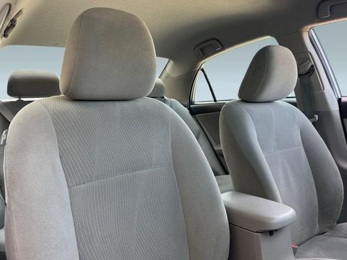 Used 2013 Toyota Corolla LE FWD image 25