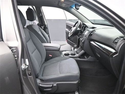 Used 2013 Kia Sorento LX w/ Convenience Pkg image 18