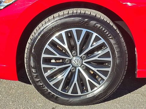 Used 2019 Volkswagen Jetta SE w/ Cold Weather Package image 7