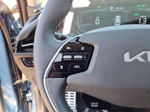 Certified 2025 Kia Niro SX Touring FWD image 16