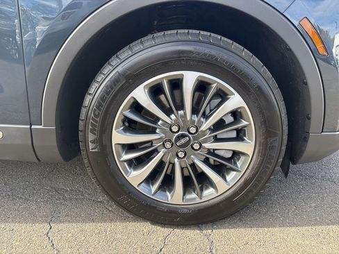 Certified 2022 Lincoln Nautilus Reserve w/ Luxury Package image 33