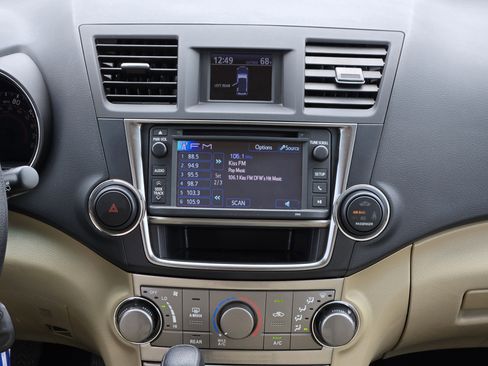 Used 2013 Toyota Highlander Plus image 15