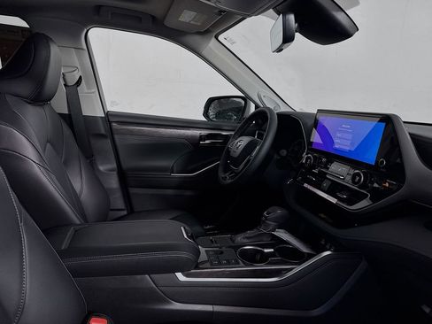 New 2026 Toyota Highlander Limited image 32