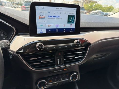 Used 2022 Ford Escape SE FWD image 17
