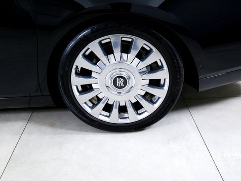 Used 2018 Rolls-Royce Phantom Sedan image 39