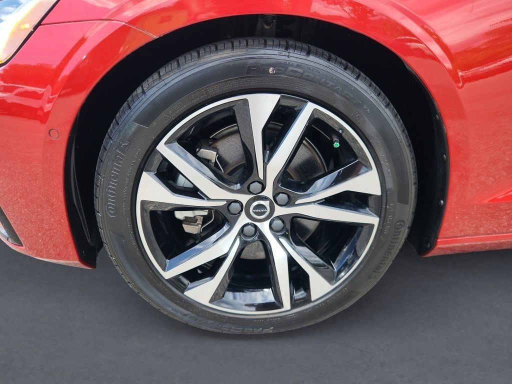 Certified 2024 Volvo S60 B5 Plus AWD/4WD image 8