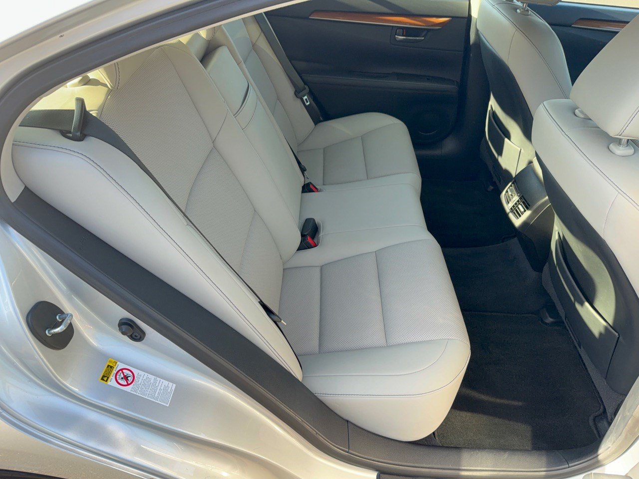 Used 2014 Lexus ES 300h w/ Premium Package w/Bamboo Trim FWD image 29
