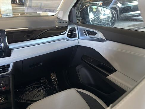 New 2026 Volkswagen Taos SE image 29