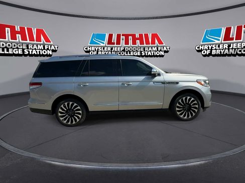 Used 2022 Lincoln Navigator Black Label AWD/4WD image 9
