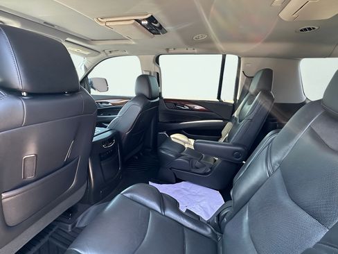 Used 2019 Cadillac Escalade ESV Premium Luxury AWD/4WD image 6