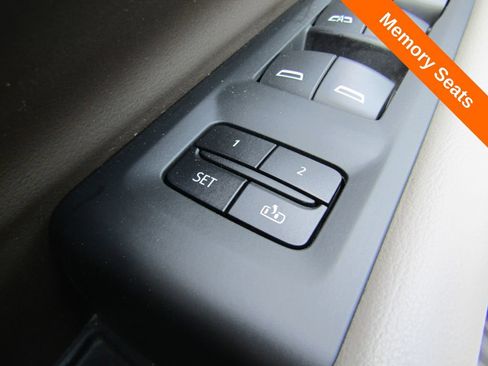 Used 2021 GMC Yukon SLT w/ SLT Luxury Package AWD/4WD image 6
