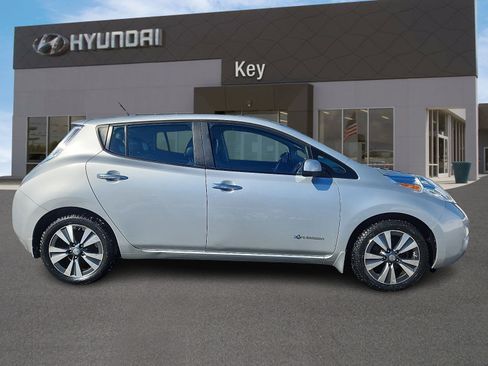 Used 2015 Nissan Leaf SL w/ Premium Package image 3
