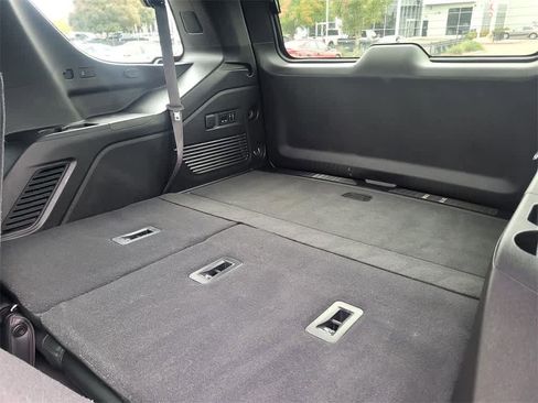 Used 2021 Chevrolet Tahoe RST w/ Luxury Package image 9