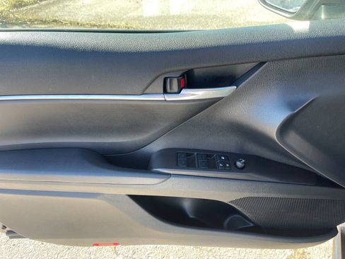 Used 2023 Toyota Camry SE image 12
