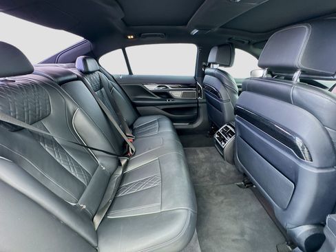 Used 2020 BMW 740i w/ M Sport Package RWD image 19