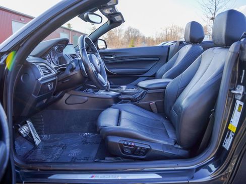 Used 2015 BMW M235i Convertible image 18