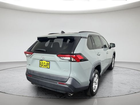 Used 2020 Toyota RAV4 XLE w/ Convenience Package FWD image 4