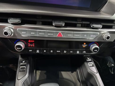 Used 2025 Kia Telluride S AWD/4WD image 23